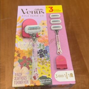 Gillette Venus Razor Set with Pink and Floral Design